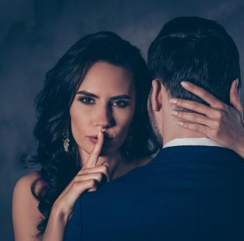Как узнать с кем живет мужчина